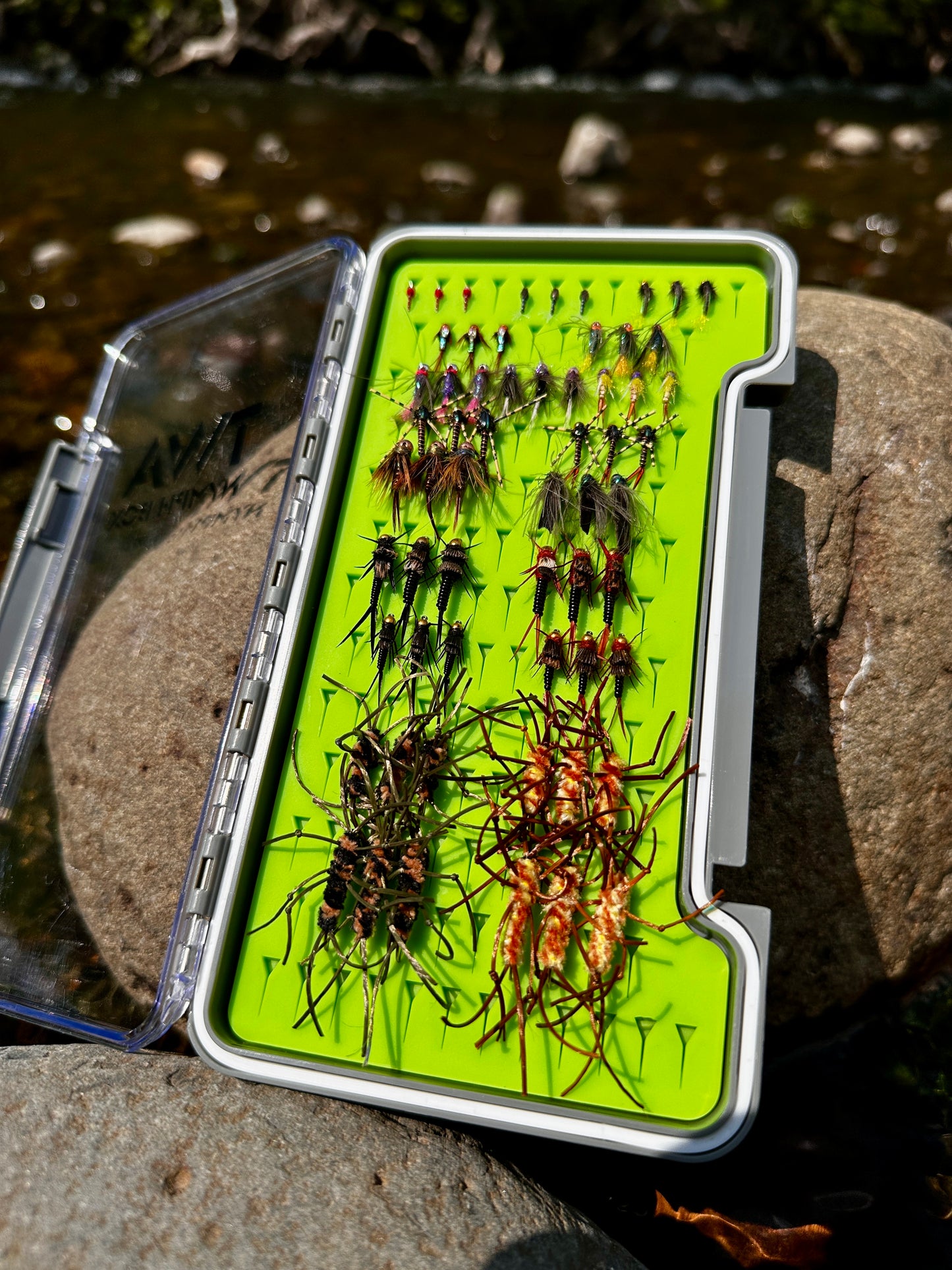 60 Nymphs and Silicone Fly Box
