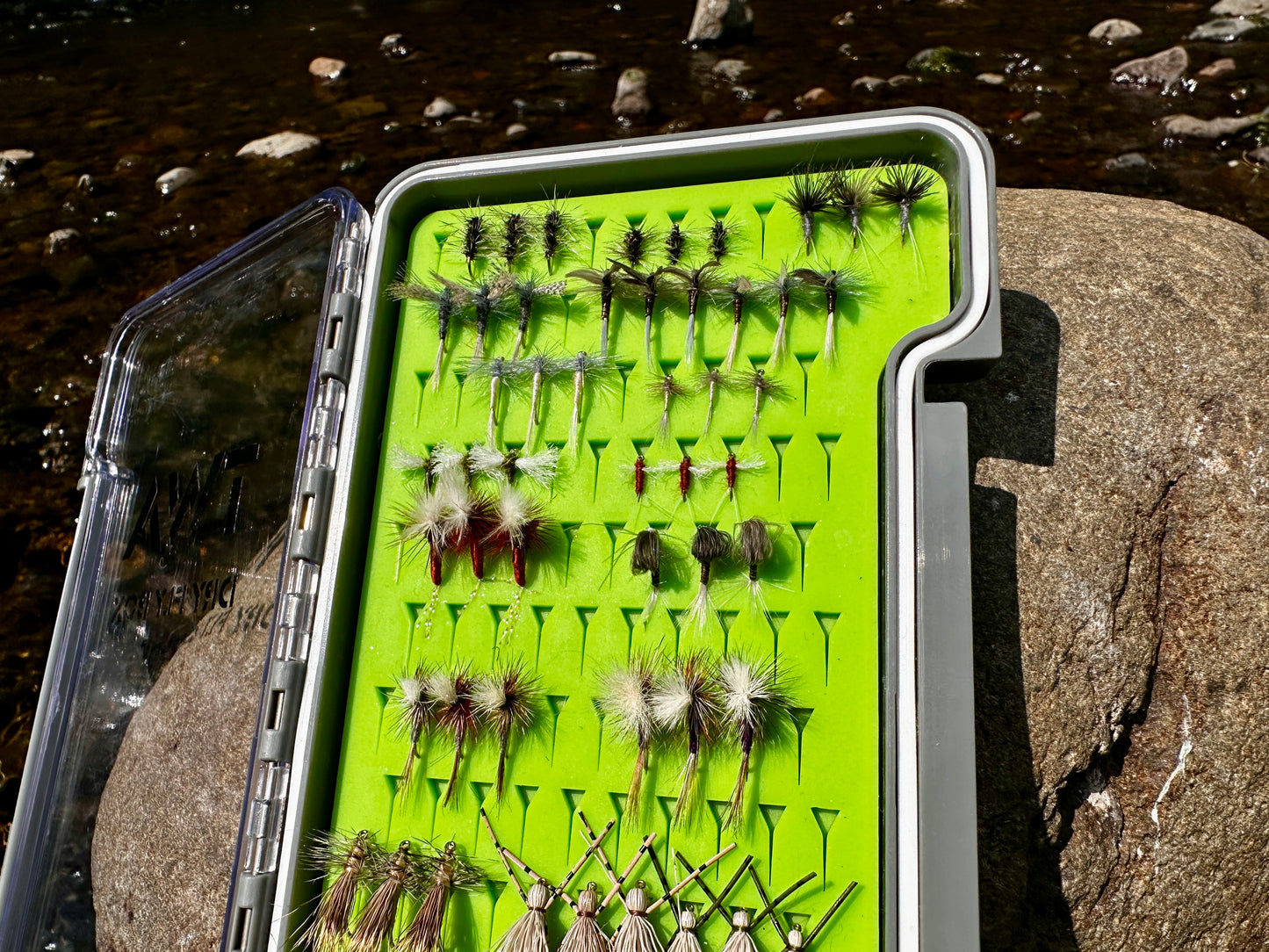 60 Dry Flies and Silicone Fly Box
