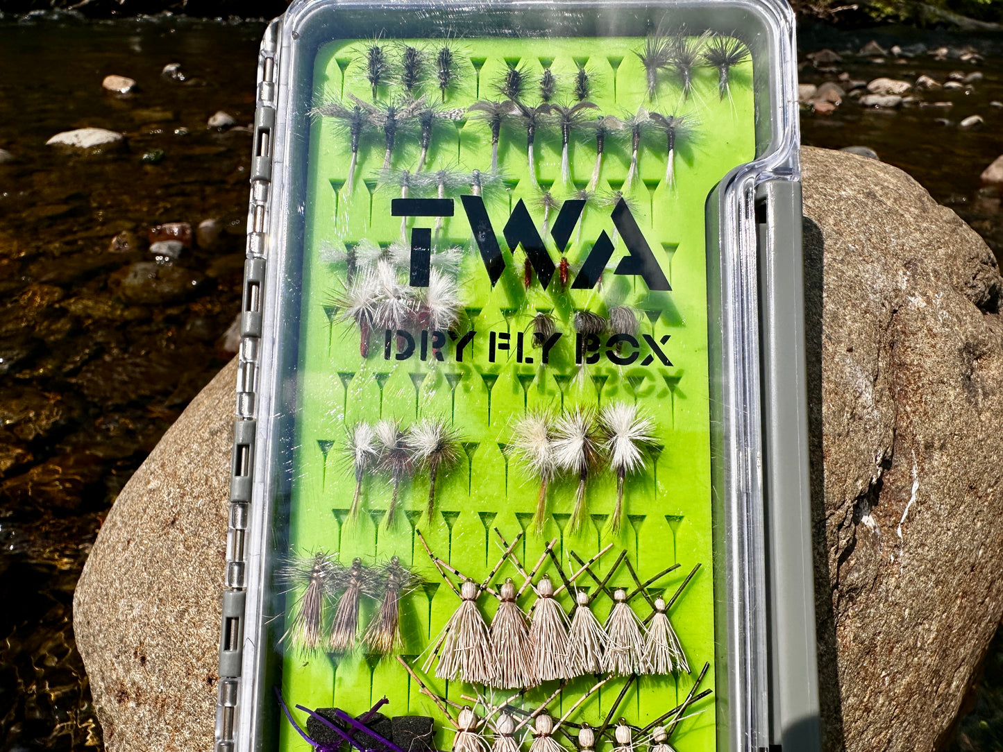 60 Dry Flies and Silicone Fly Box